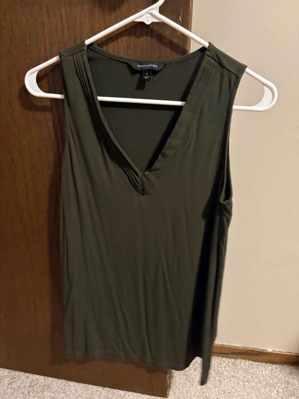 Banana Republic Olive V-Neck Sleeveless Shell